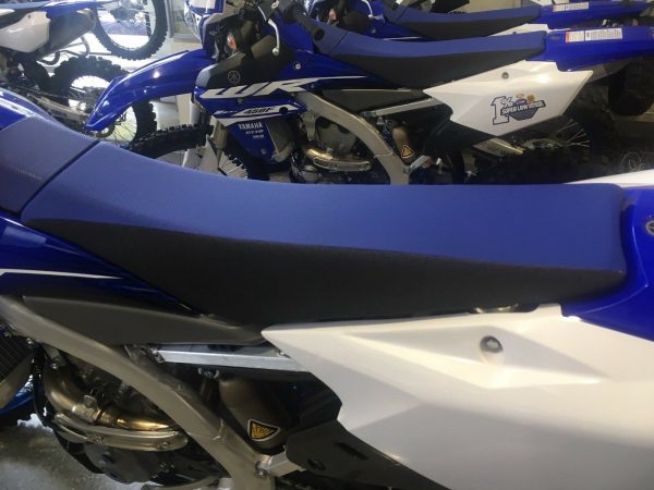 thumbnail image 2 of Yamaha YZF Seat Cover – Blue Sides / White Top / Blue Rib – Fits 1998-2002 YZF426/400/250 2 of 6